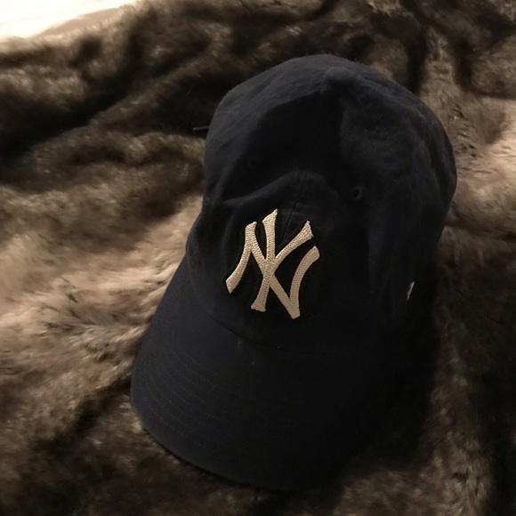 urban outfitters yankees hat